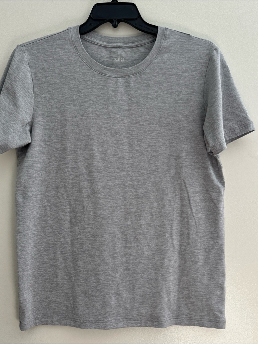 Alo  Men’s Conquer Reform Crewneck Short Sleeve Tee Medium Heather Grey
